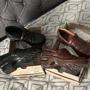 Elegant Embossed Leather Loafers in Black and Brown 2 pair size 7 ladies B O C